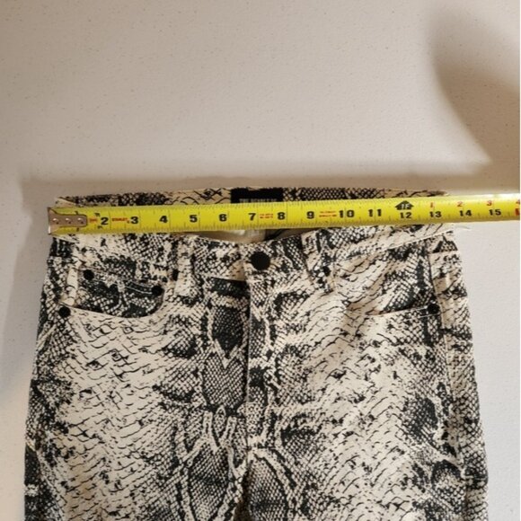 The People Vs Snakeskin Low Rise Jeans Rascal New NWT Size 8 Animal Print Skinny - Picture 7 of 10